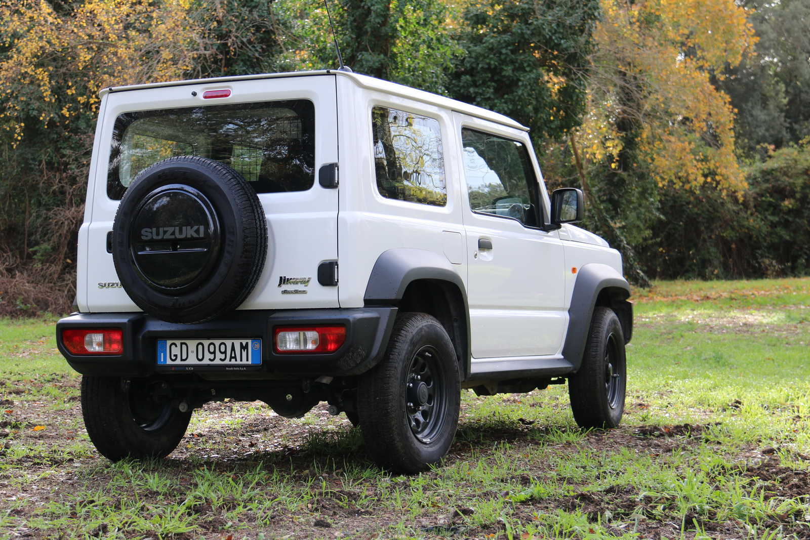 Suzuki Jimny PRO, in Italia si parte da 23.400 euro IVA inclusa