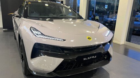 Lotus Eletre: il primo Hyper SUV elettrico al mondo