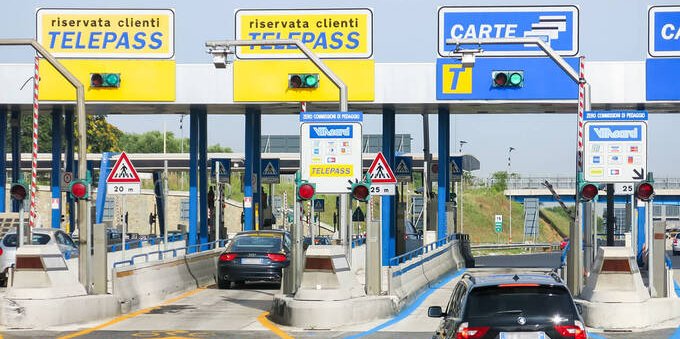 Pedaggio autostrada gratis in tutta Italia per lavori in corso e code: la proposta 