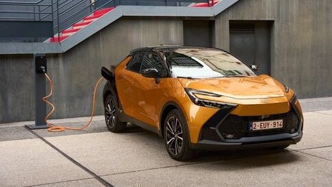 Nuova Toyota C-HR 2024: adesso anche plug-in hybrid