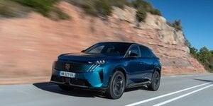 Nuova Peugeot 3008 ibrida ed elettrica: prezzi e allestimenti
