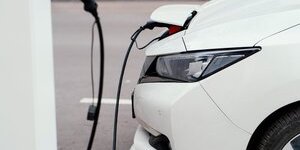Auto elettriche: come funziona la Piattaforma Unica Nazionale dei punti di ricarica