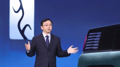 Chi è e quanto guadagna Chuan Fu Wang: patrimonio e biografia del fondatore di Byd, la più grande concorrente di Tesla