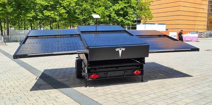 Tesla svela un nuovo range extender a energia solare