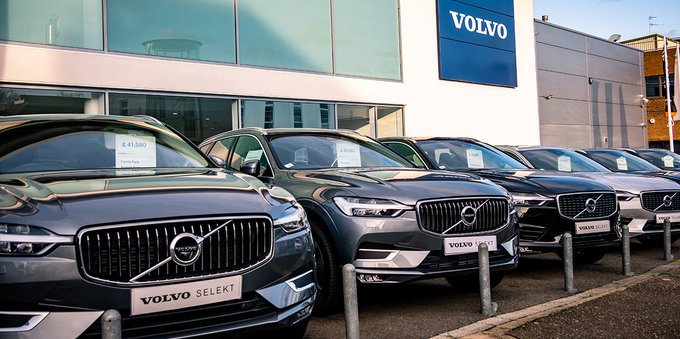 Volvo richiama 2 milioni di auto per problemi alle cinture