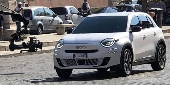 Fiat 600: in giro per le strade di Roma