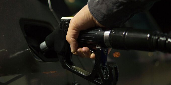 Benzina e diesel: prosegue il calo dei prezzi 