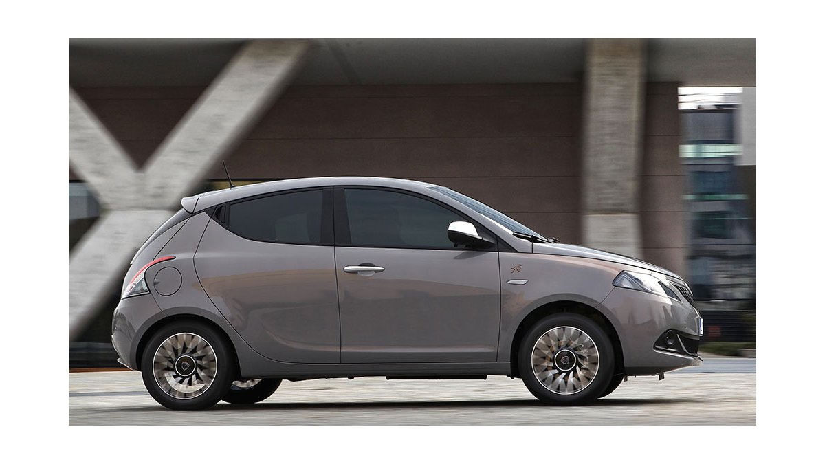 Lancia Ypsilon Alberta Ferretti: serie speciale con prezzi da