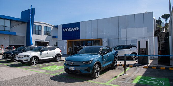 Inaugurata a Roma la prima colonnina ultrafast by Volvo Cars 