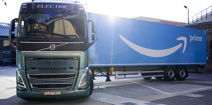 Volvo: 20 camion elettrici per Amazon