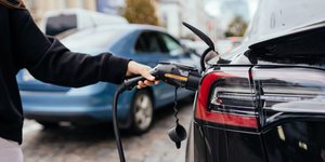 Batterie per auto elettriche con tecnologia LFP e NMC: differenze, vantaggi e svantaggi