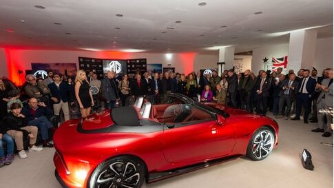 MG Cyberster: la spider 100% elettrica in tour a Roma