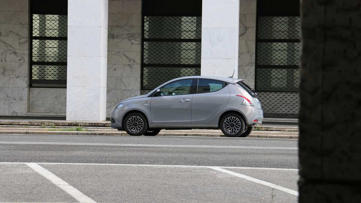 Lancia Ypsilon: raffinata ed immortale auto da città