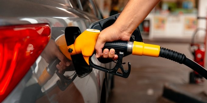 Benzina e diesel, addio allo sconto sulle accise: quanto aumenta il prezzo del carburante dall'1 gennaio