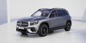 Nuova Mercedes-Benz GLB: dotazione più ricca e motori benzina mild hybrid