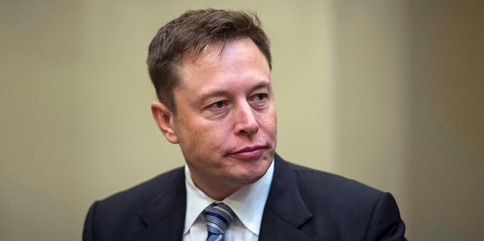 Elon Musk sminuisce il coronavirus: “C'è più rischio a guidare un'auto”