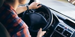 Sospensione assicurazione auto: come fare e quanto costa