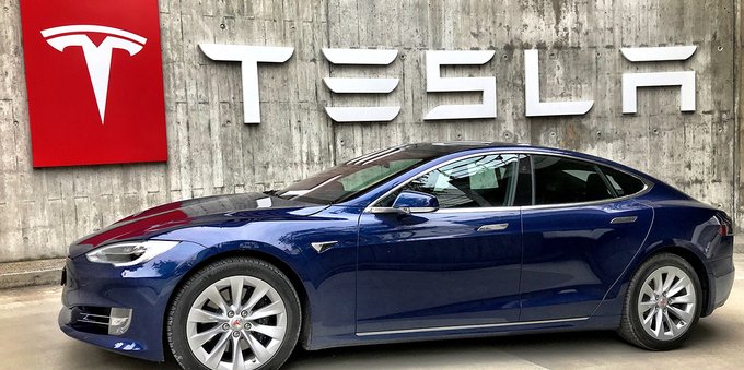 Tesla interrompe la produzione di Model S e Model X