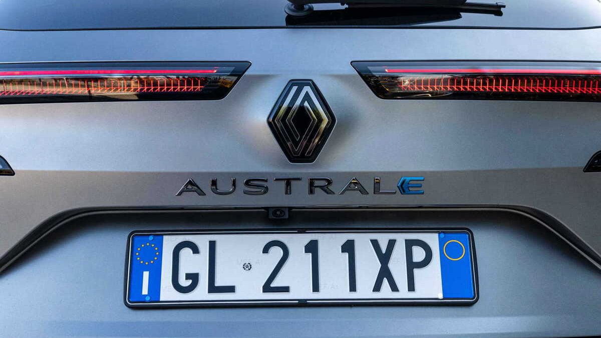 Renault Austral: primo contatto con il SUV ibrido a 4 ruote sterzanti