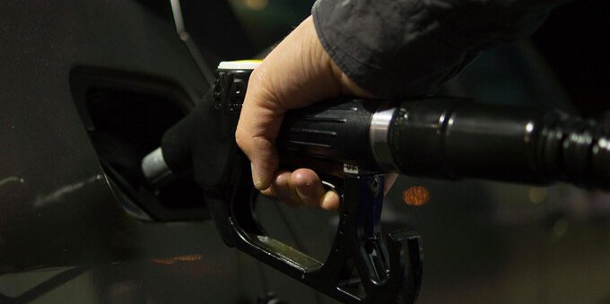 Caro benzina: cala il diesel, in aumento il prezzo del metano
