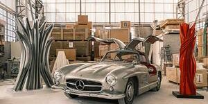 Mercedes-Benz: nello studio di Pablo Atchugarry una 300 SL Gullwing