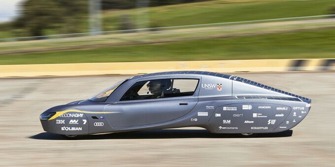 Record di velocità per l'auto elettrica a energia solare Sunswift 7