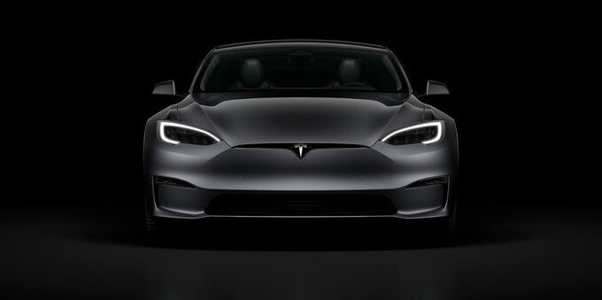 Tesla rivede i prezzi listini: fino a 6.000 euro in più per la Model S