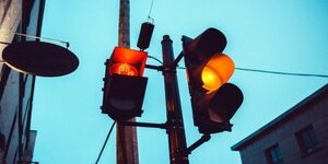 Multa per chi passa con semaforo giallo: ecco cosa si rischia