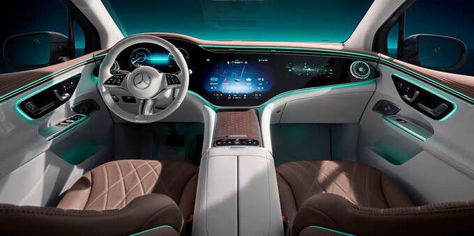 Mercedes EQE SUV: anteprima mondiale il 16 ottobre 