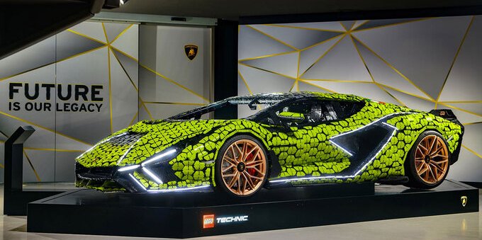 Lamborghini Sian FKP 37 Lego Technic: oltre 400.000 mattoncini per un esemplare in scala reale 