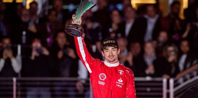 F1 GP Las Vegas: uno spettacolare Leclerc chiude al secondo posto su Ferrari