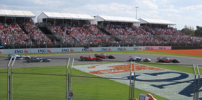 Gran Premio Australia 2023, disastro Ferrari: Leclerc fuori, Sainz ultimo