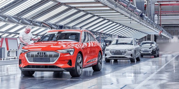 Audi e-tron in difficoltà: produzione tagliata?