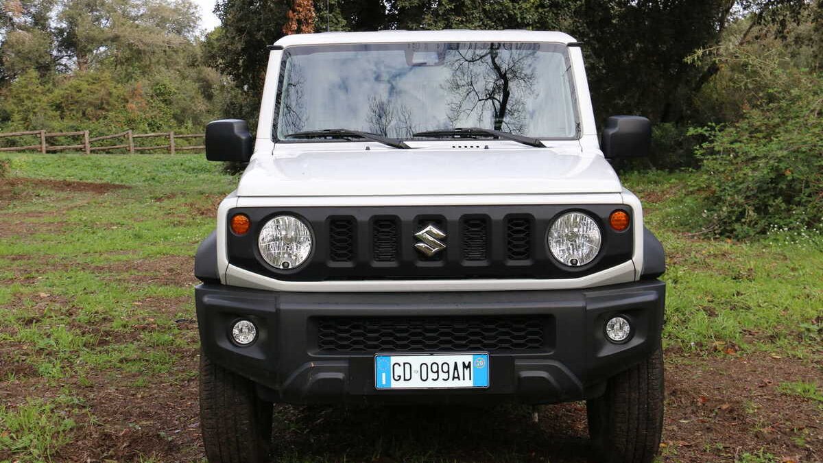 Suzuki Jimny PRO, in Italia si parte da 23.400 euro IVA inclusa