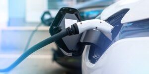 Auto elettriche e autonomia ridotta in inverno: i consigli per migliorarla
