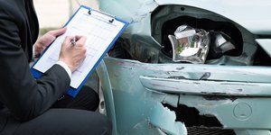 Rc auto, nuovo aumento dell'assicurazione: quanto vale la stangata per auto e moto