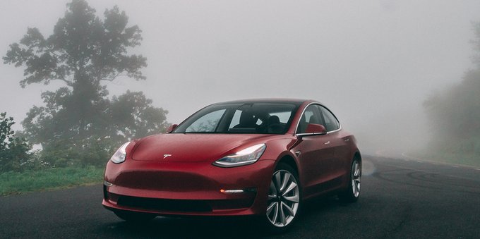 Tesla Model 3 da 36.490 euro: nuovo listino per accedere agli incentivi