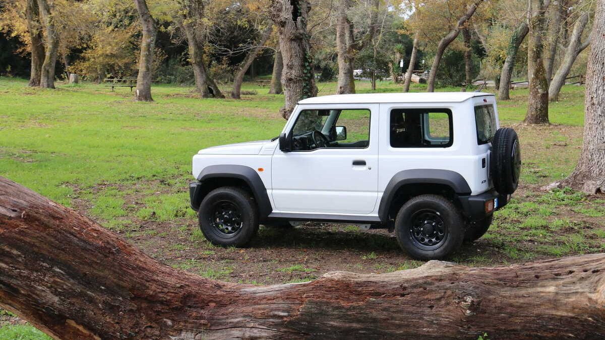 Suzuki Jimny PRO, in Italia si parte da 23.400 euro IVA inclusa