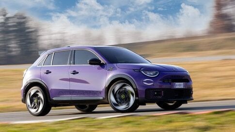 Nuova Abarth 600e: motore, prestazioni e caratteristiche del primo SUV dello Scorpione