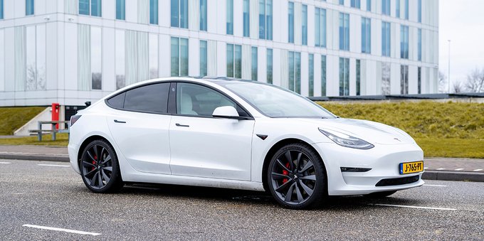 Tesla Model 3: in Europa arrivano le prime unità fatte in Cina