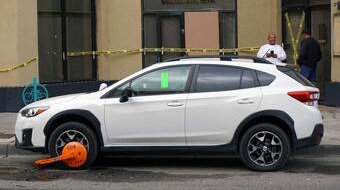 Incidente con auto in sosta vietata: colpa e risarcimento del danno