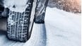 Obbligo gomme invernali 2026-2027: dal 15 novembre al 15 aprile solo dove c'è l'ordinanza, multe da 87 a 344 euro
