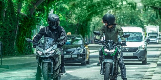  Kawasaki Ninja e Z EV: due moto elettriche dal feeling sportivo
