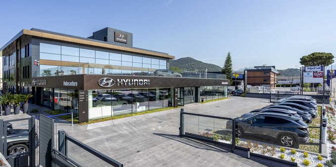Apre a Salerno il primo hub della mobilità elettrica Hyundai in Italia