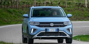 Nuova Volkswagen T-Cross 2024: motori, allestimenti e prezzi della gamma rinnovata