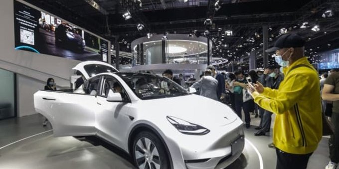 Tesla ritira quasi 300mila auto dal mercato cinese