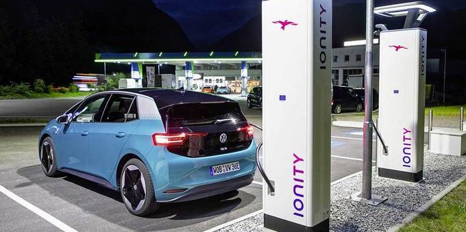 Auto elettriche: ricarica a prezzi fissi per i modelli del Gruppo Volkswagen 