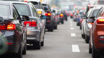 Corsia d'emergenza in autostrada, quando si può usare e multe: tutte le regole